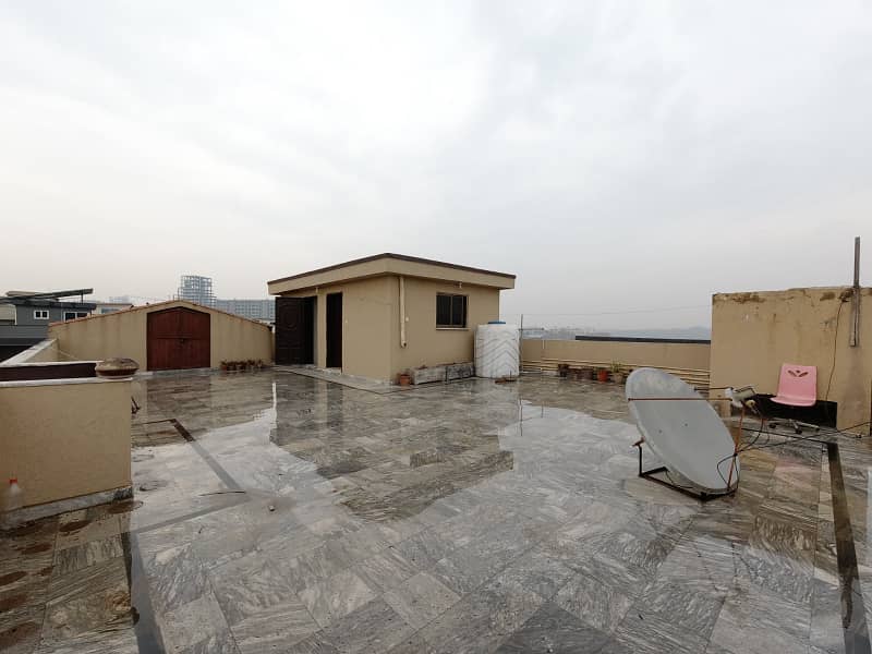 Bahria Town, 10 Marla Triple Storey House 6 Beds With Attached Baths 21