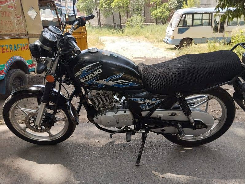 Suzuki GS 150 2021 model Black Colour 1