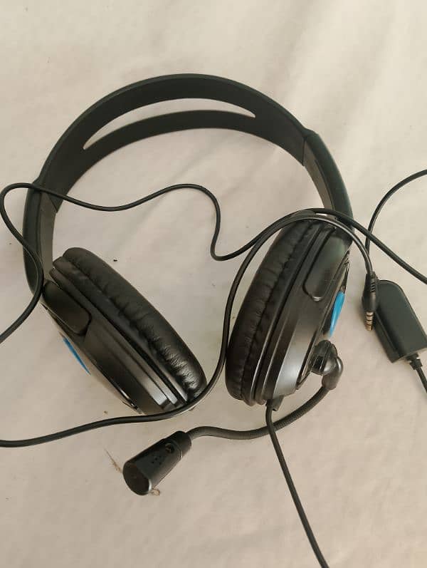 wired headphones with microphone 0