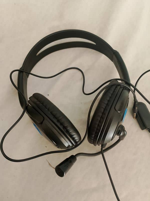 wired headphones with microphone 1