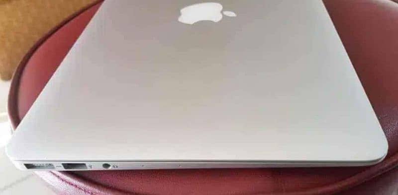 Macbook Air 2014 (11 inches) 4gb ram 128gb ssd 1