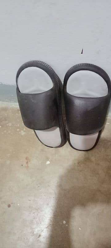 Foam Slipper in perfect condition 0