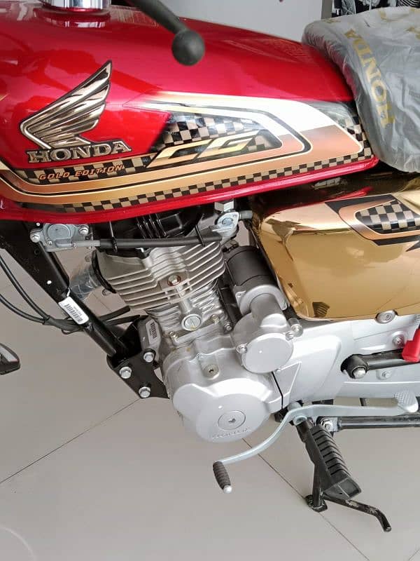 Zero Meter Honda CG-125 and CG 125 Special Edition GOLD Available 1