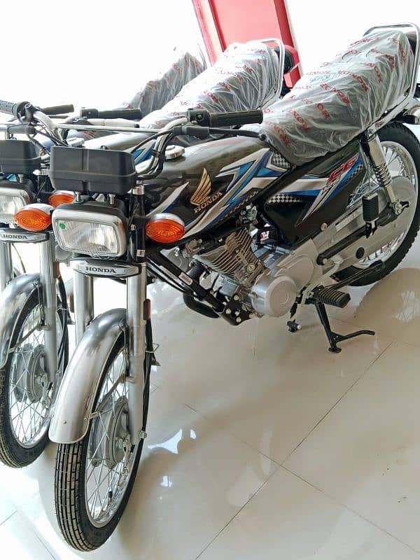 Zero Meter Honda CG-125 and CG 125 Special Edition GOLD Available 2