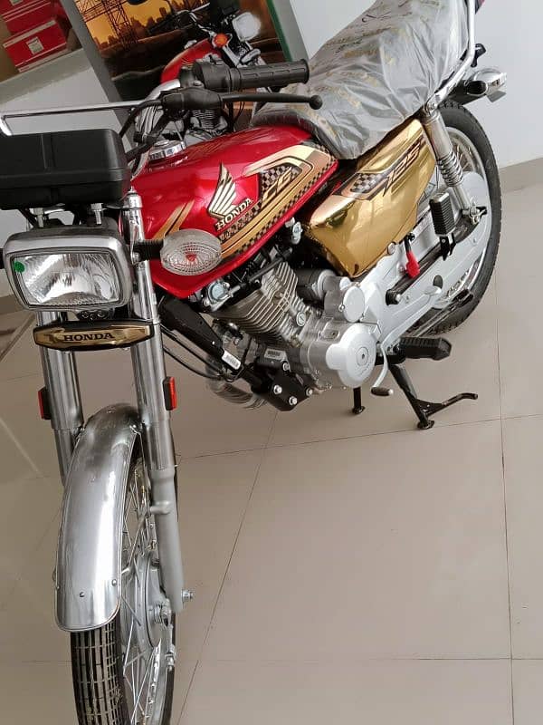 Zero Meter Honda CG-125 and CG 125 Special Edition GOLD Available 5