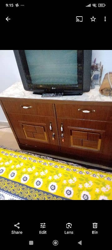 1year used bedroom set in good condition. 1