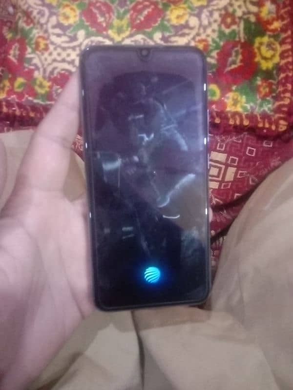 Vivo s1 4 128  pannal black ho gya ha not open nor repair 1