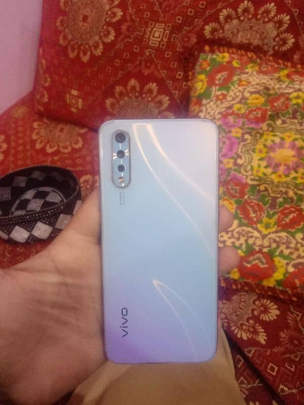 Vivo s1 4 128  pannal black ho gya ha not open nor repair 2