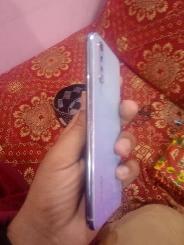 Vivo s1 4 128  pannal black ho gya ha not open nor repair 3