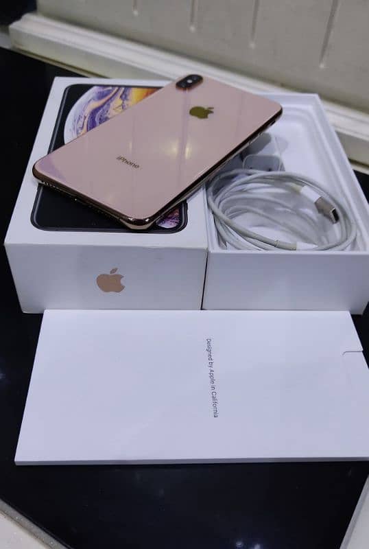 I phone xs max what's app 03230915322 1