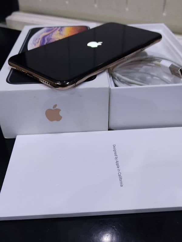 I phone xs max what's app 03230915322 6