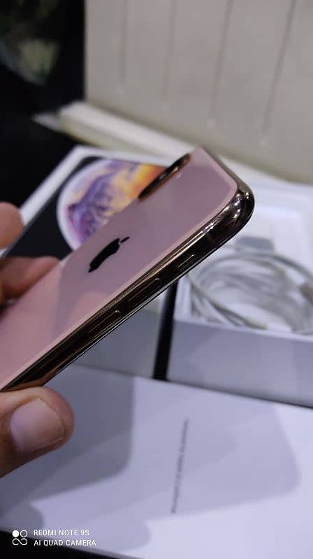 I phone xs max what's app 03230915322 9