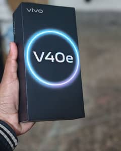 V40e box open just