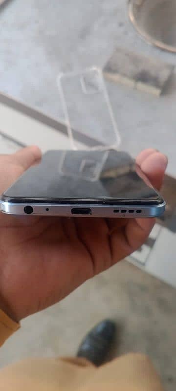 vivo y 33s 8+4/128 2