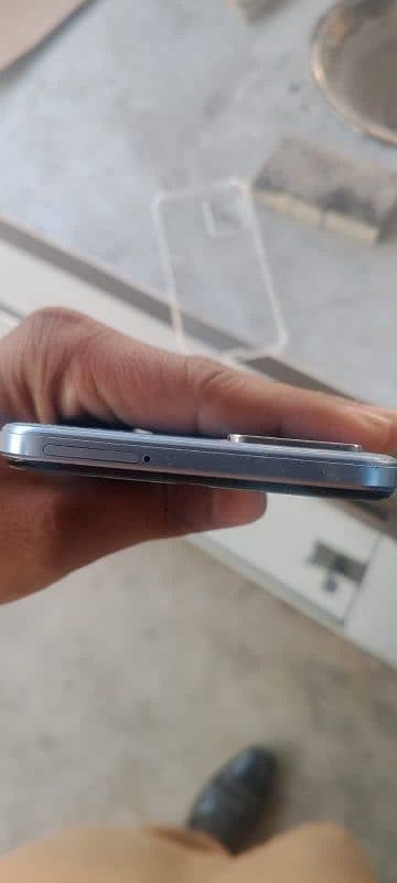 vivo y 33s 8+4/128 3