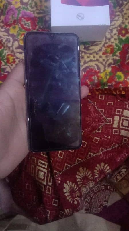 vivo s1 4 128 me pannal black ho gya ha aadha 0