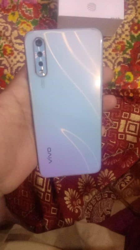 vivo s1 4 128 me pannal black ho gya ha aadha 1