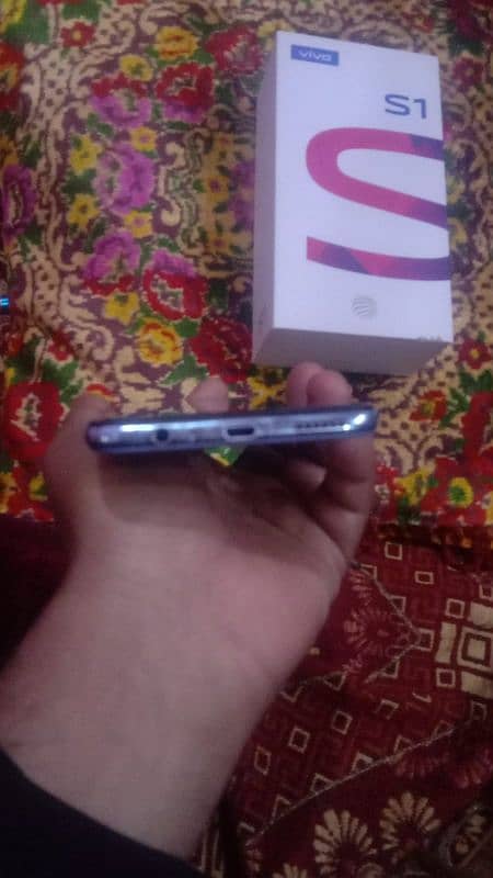 vivo s1 4 128 me pannal black ho gya ha aadha 2