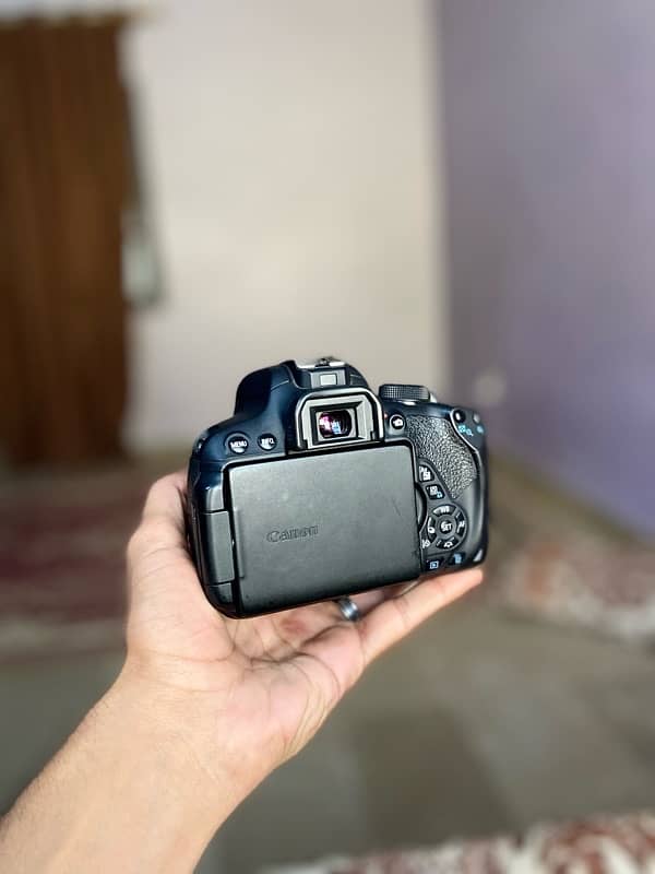 Canon 700d with box 1