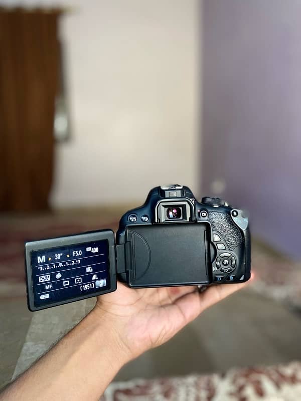 Canon 700d with box 2