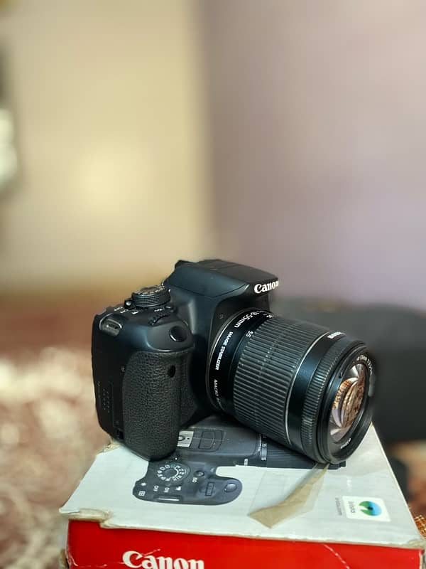 Canon 700d with box 3