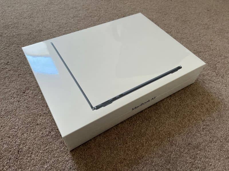 MacBook / MacBook Air M2 / MC7X4LL/A  Air M2 / 16 /256 GB 1