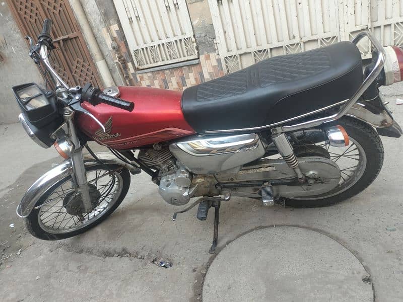 Honda 125 Special Edition 3