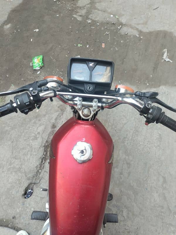 Honda 125 Special Edition 4