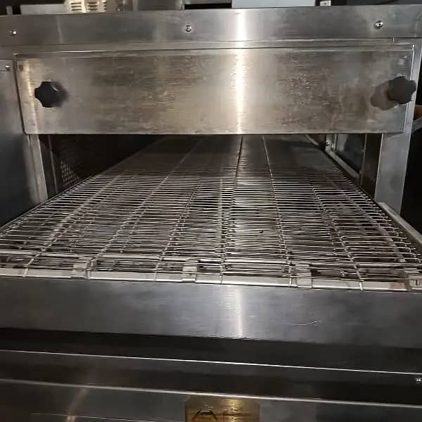 Commercial conveyor belt pizza oven SB Kitchen Engineering 1