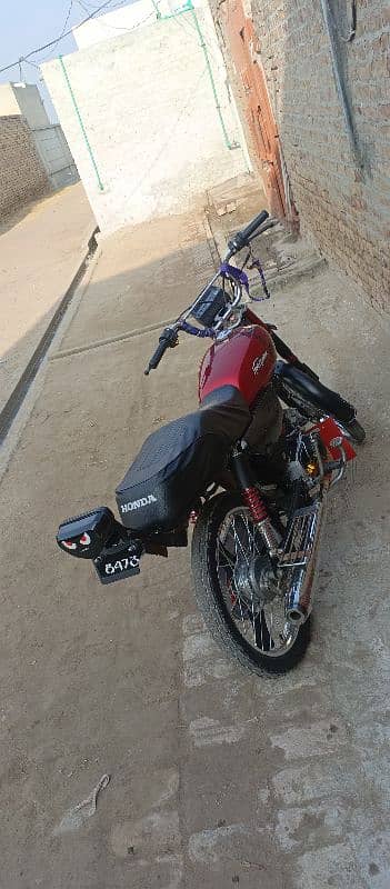 zero metr bike ha bilkul full modified ha jnwn saman ni ha 0