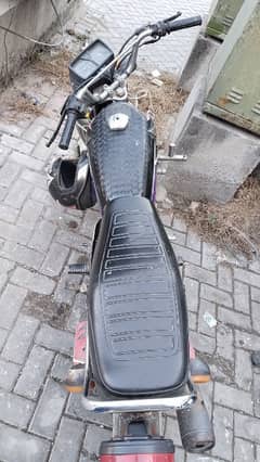 honda 125 black 2017 model