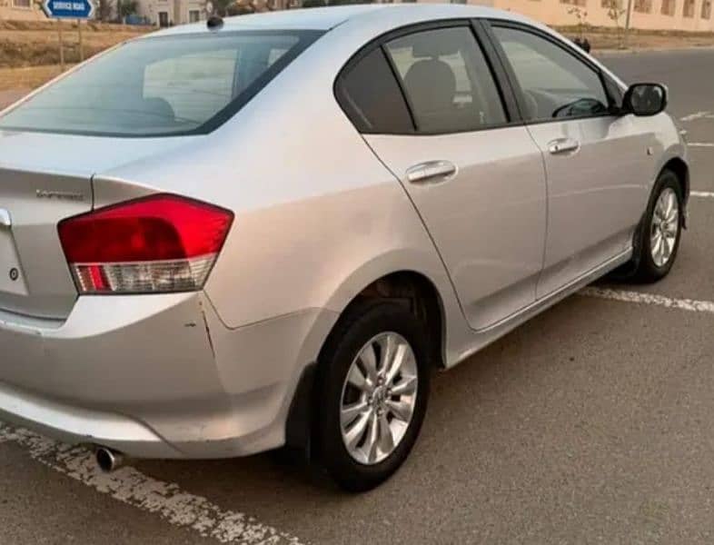 Honda City IVTEC 2010/11 Lahore Registered Family Used 8