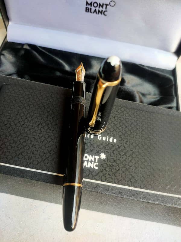 mont Blanc 146 made in germany. 14k gold medium nib. 1