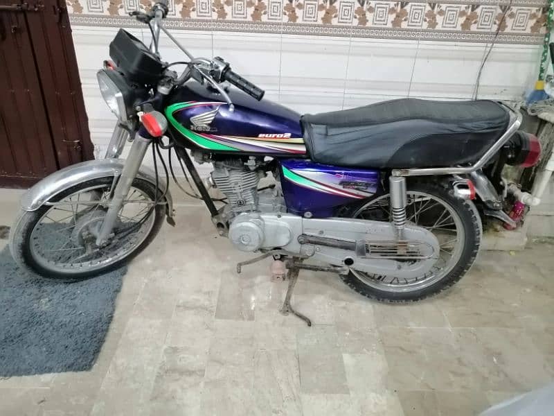 Honda Cg 125 special colour 2014 model exellent engine total original 9