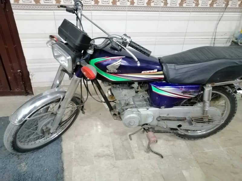 Honda Cg 125 special colour 2014 model exellent engine total original 10