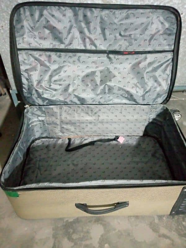 suit case (khuli duli jaga) 2