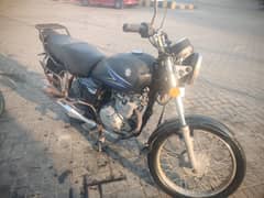 Suzuki GS 150 2015