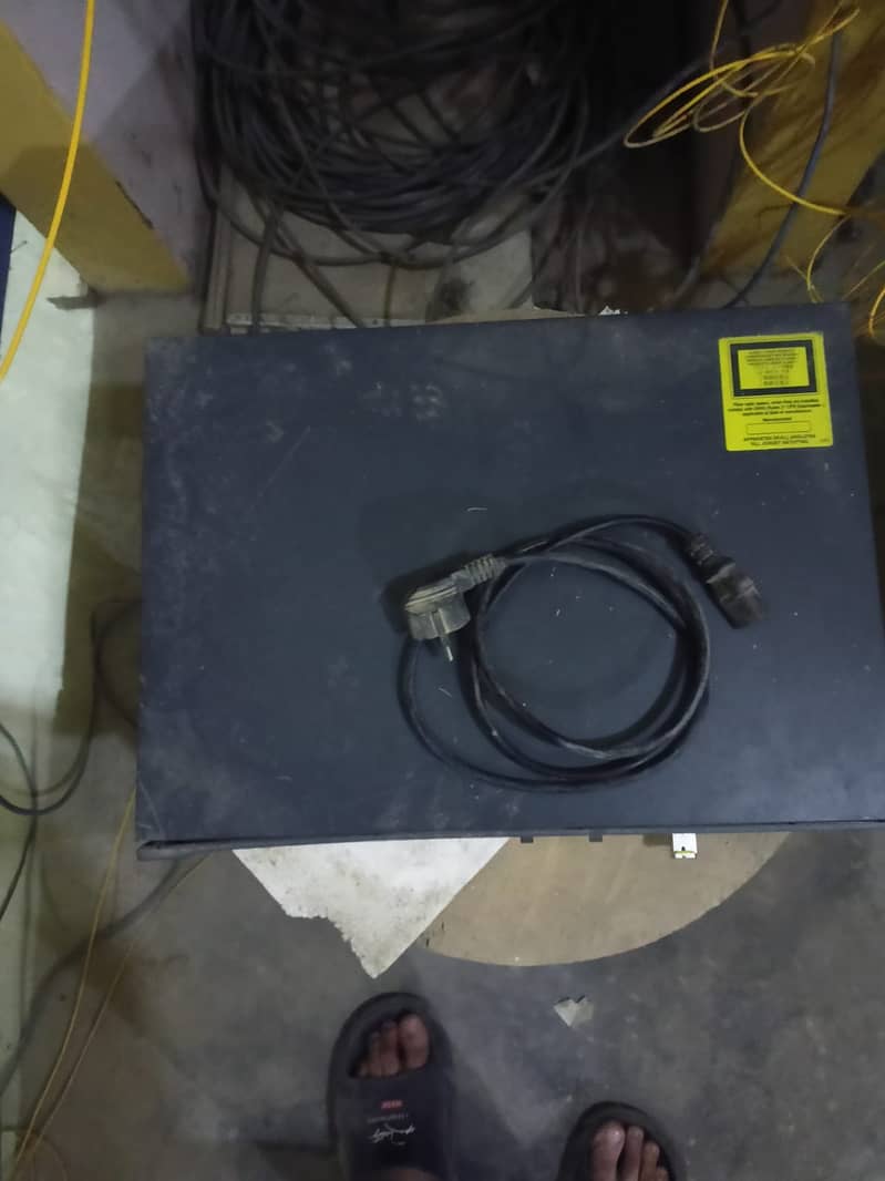 SIMTEK  MPPT charge controller 100AM AND SISCO 12 PORT ALL GIGA USED 6