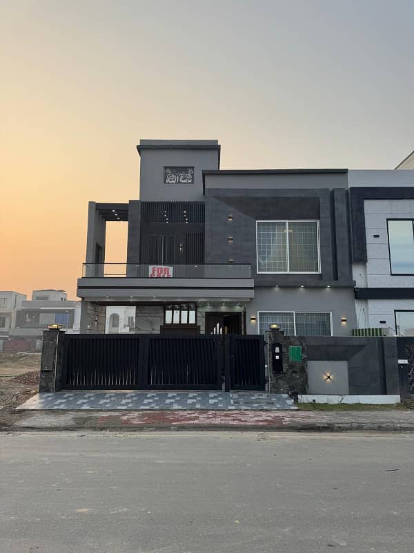 No Fake Prices 10 Marla Luxury Designer House For Sale In Bahria Town Lahore In Low budget price 1