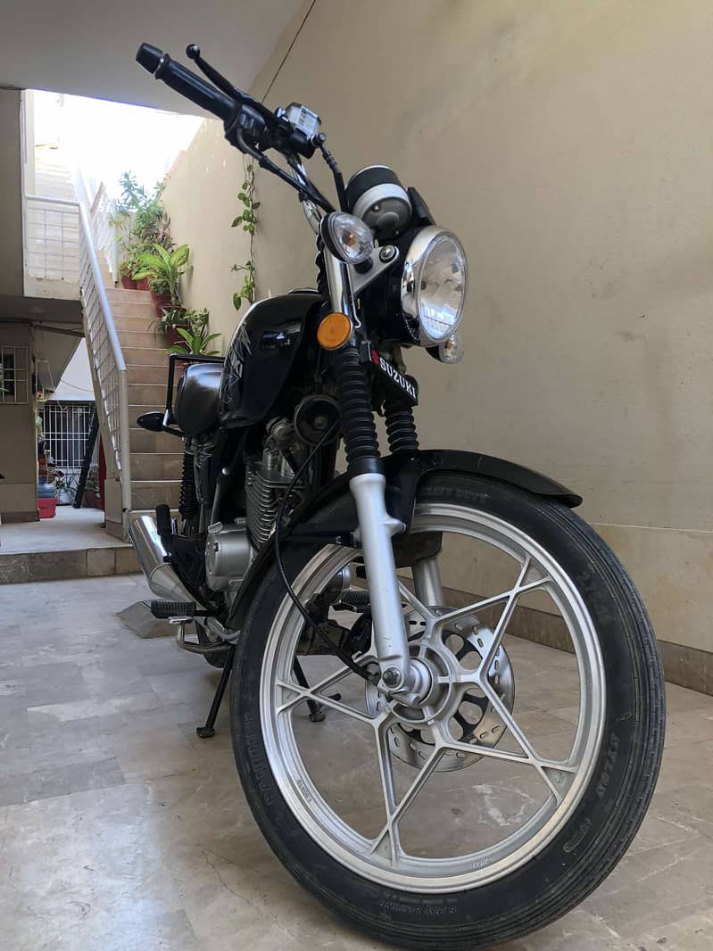 Suzuki GS 150 SE 2022 2