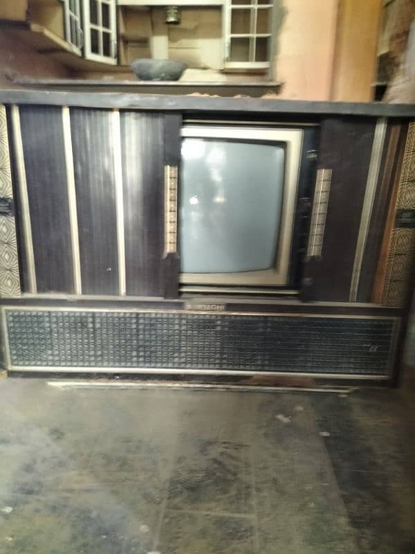 VINTAGE HITACHI TV (WORKING) 1