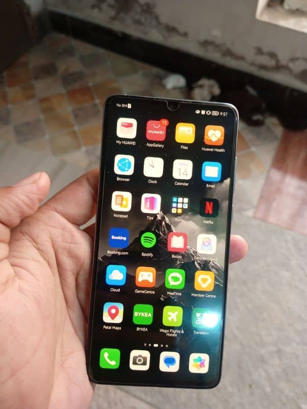 Huawei p30 with box 8/128 lush condition 6