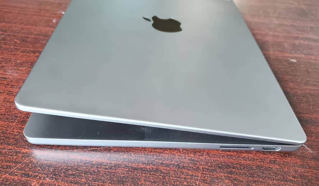 MACBOOK PRO M3 2023 14" 8GB RAM 512GB SSD 2