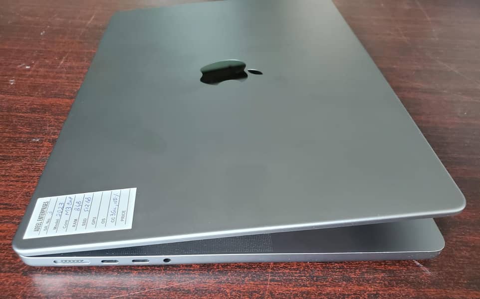 MACBOOK PRO M3 2023 14" 8GB RAM 512GB SSD 3