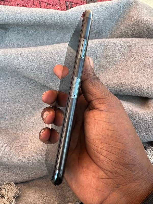 I phone 11 pro max 256 gb pta approved 3