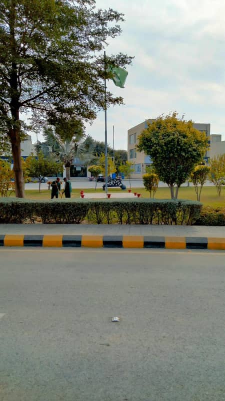 7.5 Marla Corner & Facing Park Plot For Sale Bahria Nasheman Lahore 3