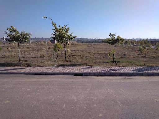 FACING PARK 1 KANAL PLOT IN DHA PHASE 9 PRISM FOR SALE BLOCK H 3