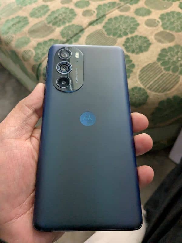 Moto edge 30 pro 1