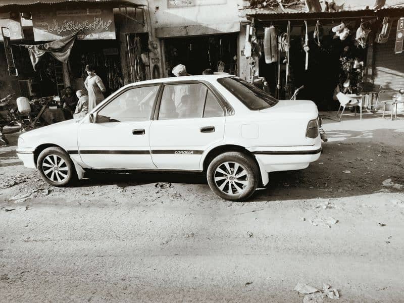 Toyota Corolla 2.0 D 1988 model 4