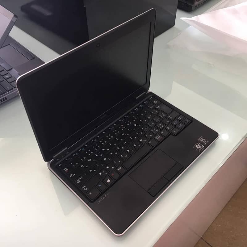 Dell Latitude 7240 Core i5 4th Gen 8 GB 256 SSD 12.5" HD Display 2